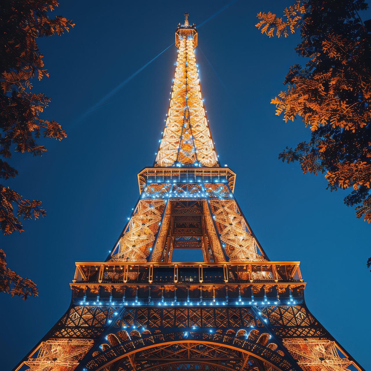 夜のエッフェル塔ライトアップ