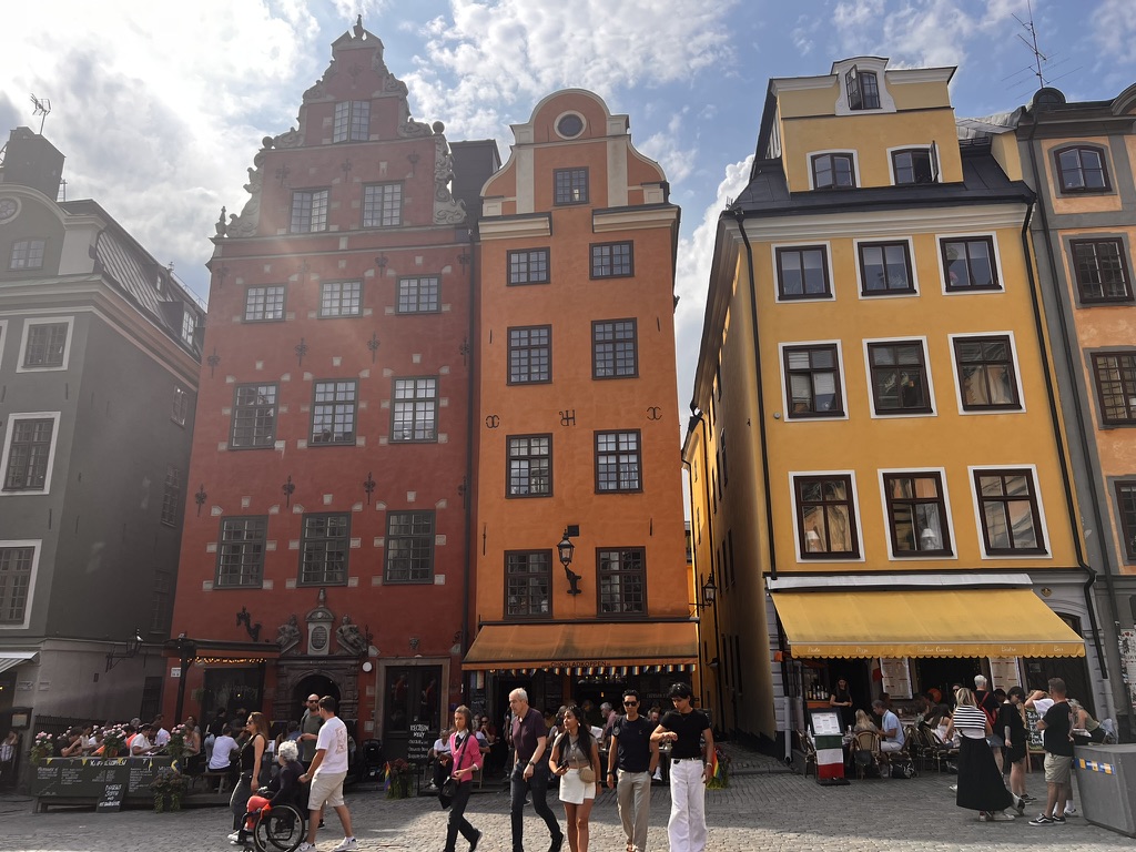 110c757f 2426 4734 81e5