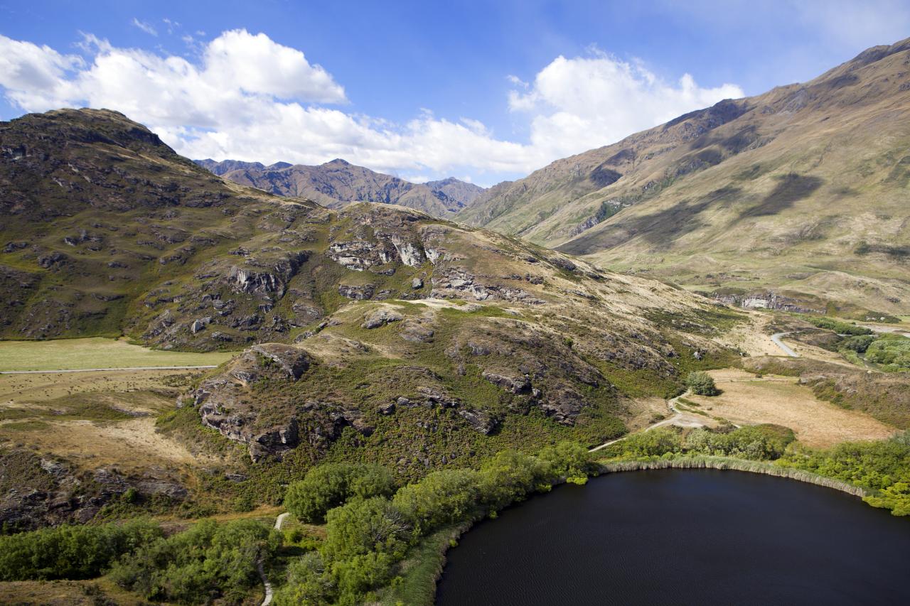 グレノーキーの雄大な山々と湖