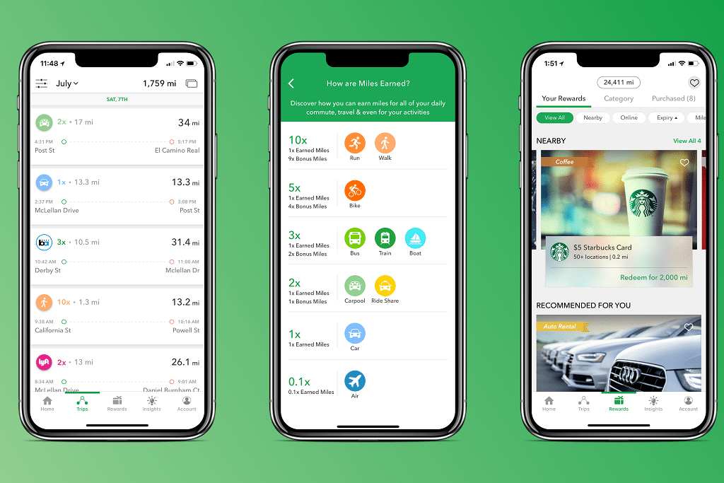 スマートフォンでポイントサイトを確認する様子
