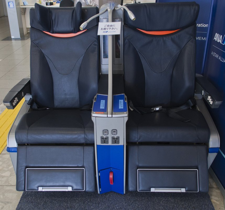 ANA国内線プレミアムクラスの快適なシートと食事