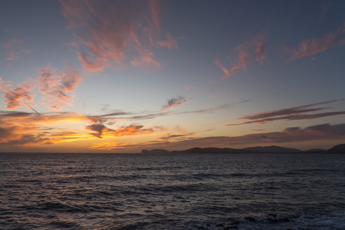 地中海に沈む夕日、旅の終わりを告げる美しい風景