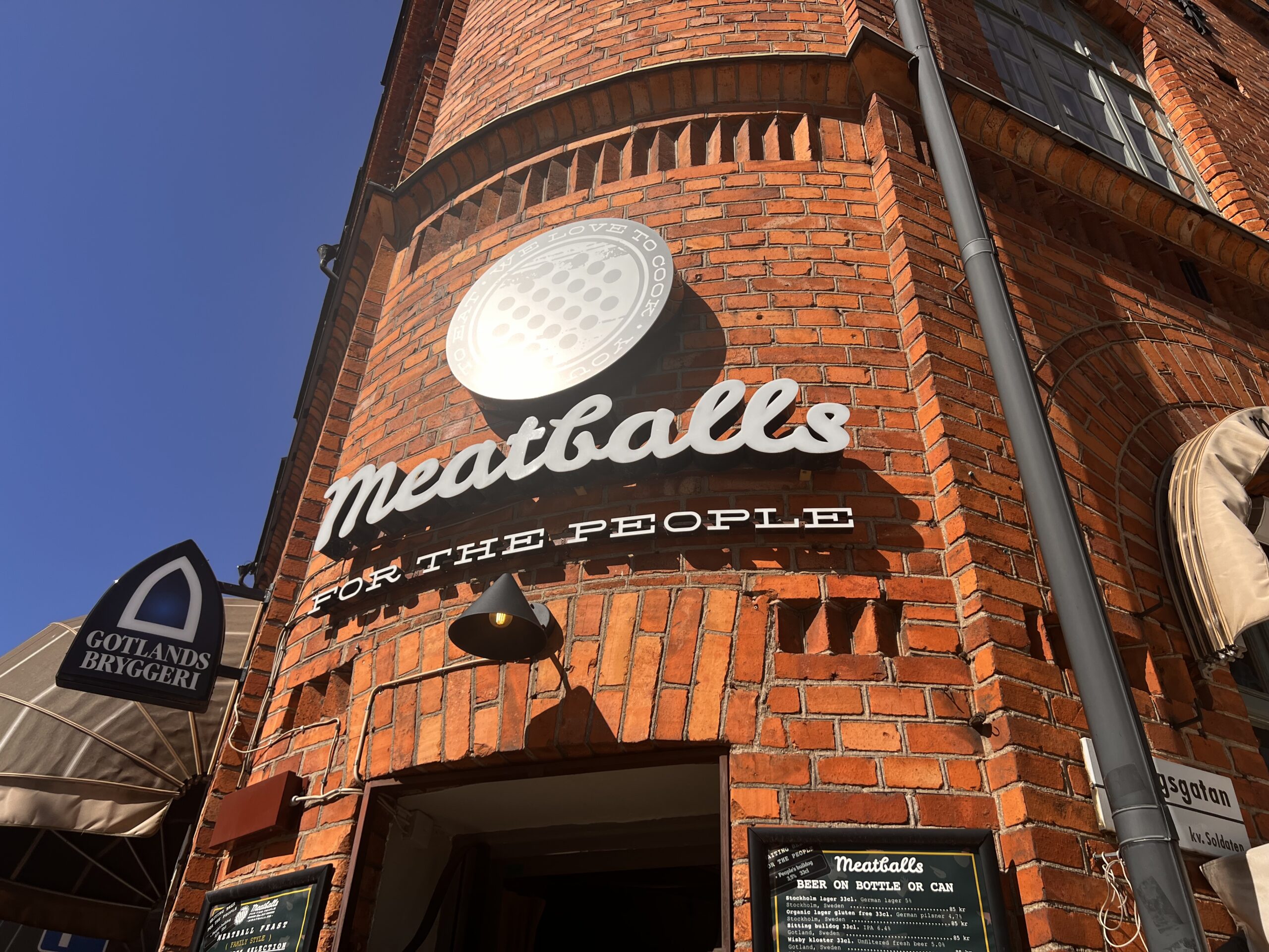 ストックホルムの有名ミートボール専門店、レンガ造りの建物が印象的