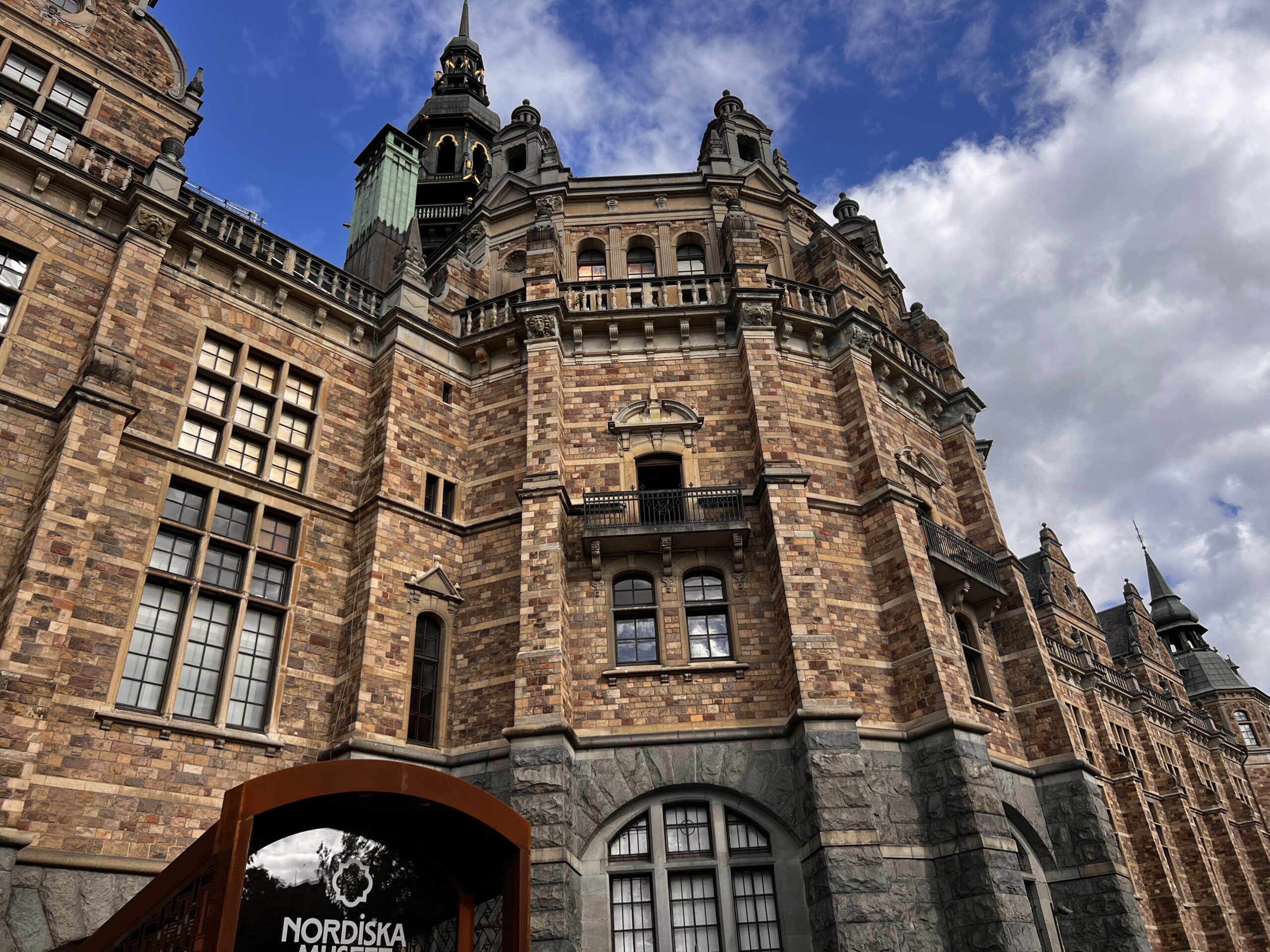 バーサ号博物館に展示されている17世紀の戦艦バーサ号、圧巻の巨大な船体